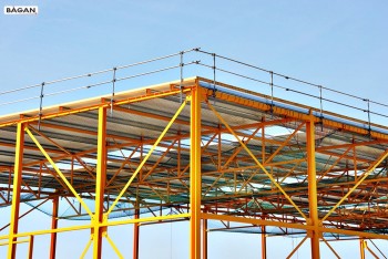 Zabezpieczenia na budowie - siatka ze sznurka do zabezpieczenia budowy i placów budowlanych